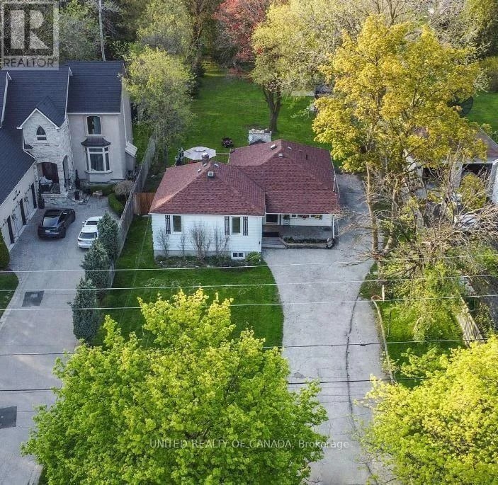 #Main 126 Weldrick Road West, Richmond Hill (North Richvale), Ontario, L4C3V1, Richmond Hill (North Richvale), Ontario — photo 1 of 5