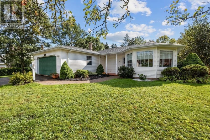 15 OAKLAND Drive, Charlottetown, Prince Edward Island, C1C1M9, Charlottetown, Prince Edward Island — photo 1 of 5