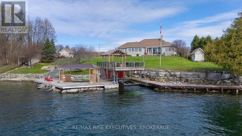 255 Good Friend Drive, Frontenac Islands (Howe Island), Ontario, K7G2V6, Frontenac Islands (Howe Island), Ontario — photo 1 of 5