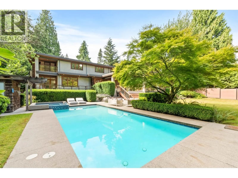 510 EASTCOT Road, West Vancouver, British Columbia, V7S1E4, West Vancouver, British Columbia — photo 1 of 5