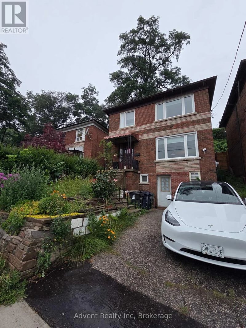 800 Davenport Road, Toronto (Wychwood), Ontario, M6G2B3, Toronto (Wychwood), Ontario — photo 1 of 5