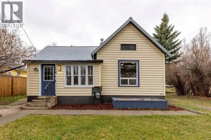 120 1 Street West, Magrath, Alberta, T0K1J0, Magrath, Alberta — photo 1 of 5