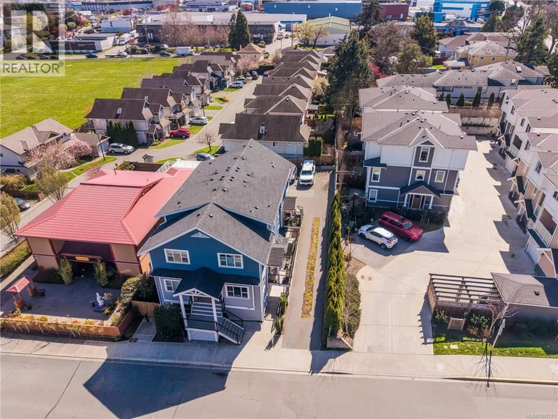 #4 937 Colville Road, Esquimalt, British Columbia, V9A4P4, Esquimalt, British Columbia — photo 1 of 5
