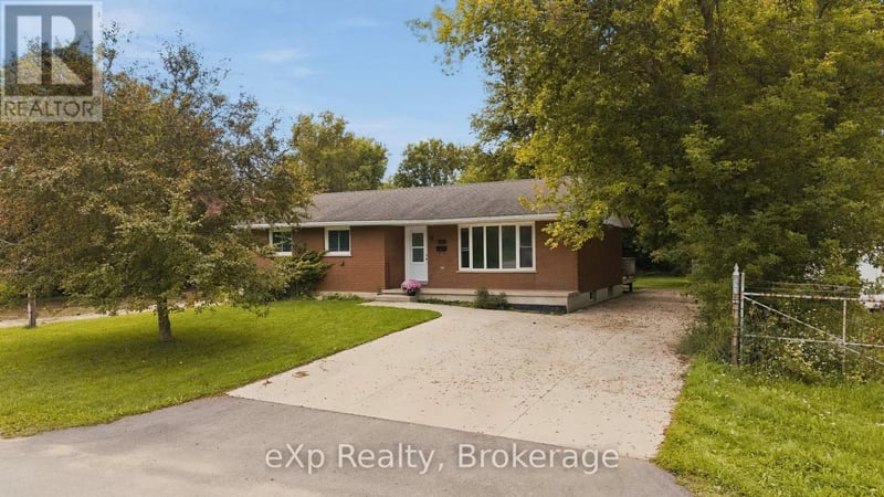 236 Bruce Street South, West Grey, Ontario, N0G1R0, West Grey, Ontario — photo 1 of 5