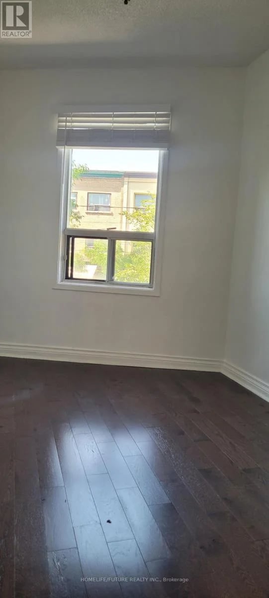 #2nd Floor 697 College Street, Toronto (Trinity-Bellwoods), Ontario, M6G1B9, Toronto (Trinity-Bellwoods), Ontario — photo 1 of 5