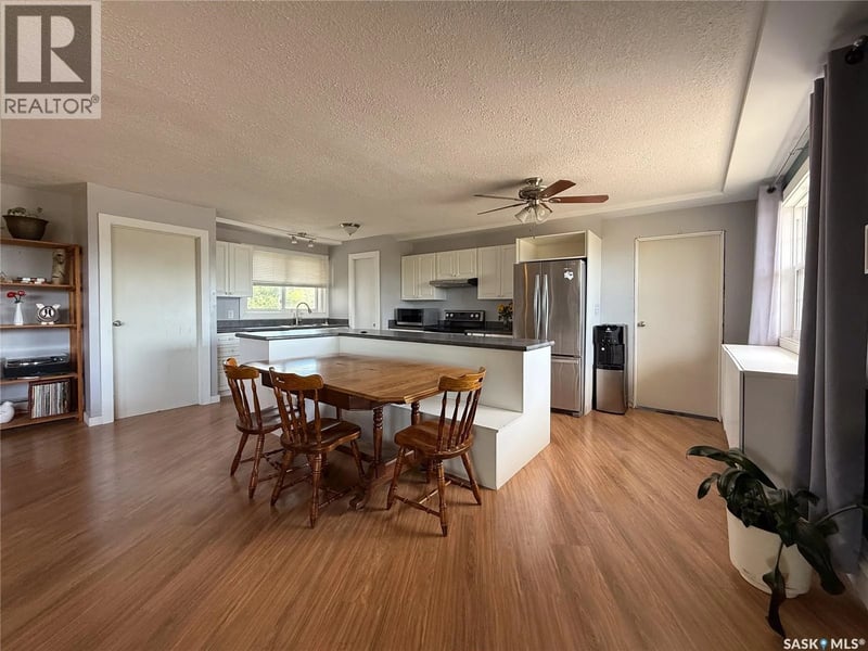 223 2nd AVENUE E, Frontier, Saskatchewan, S0N0W0, Frontier, Saskatchewan — photo 1 of 5