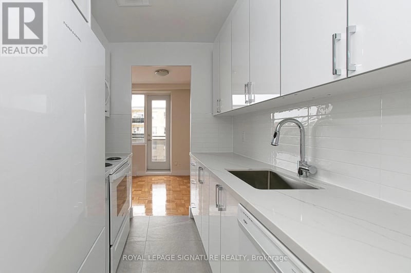 #203 2 Grandstand Place, Toronto (Thorncliffe Park), Ontario, M4H1E2, Toronto (Thorncliffe Park), Ontario — photo 1 of 5