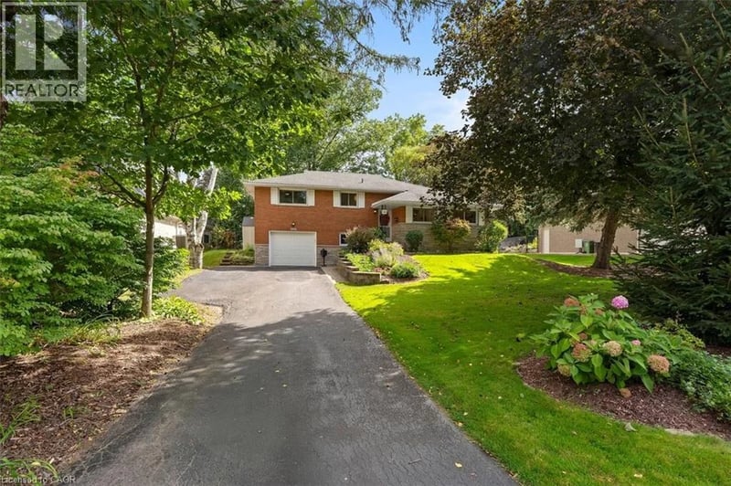 200 WOODVIEW Crescent, Ancaster, Ontario, L9G1G2, Ancaster, Ontario — photo 1 of 5