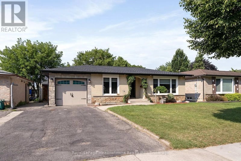 96 Macdonald Crescent, Milton (DP Dorset Park), Ontario, L9T2Y8, Milton (DP Dorset Park), Ontario — photo 1 of 5