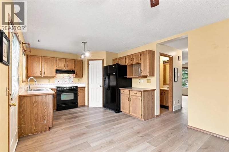 219 Coral Springs Circle Northeast, Calgary, Alberta, T3J3P7, Calgary, Alberta — photo 1 of 5