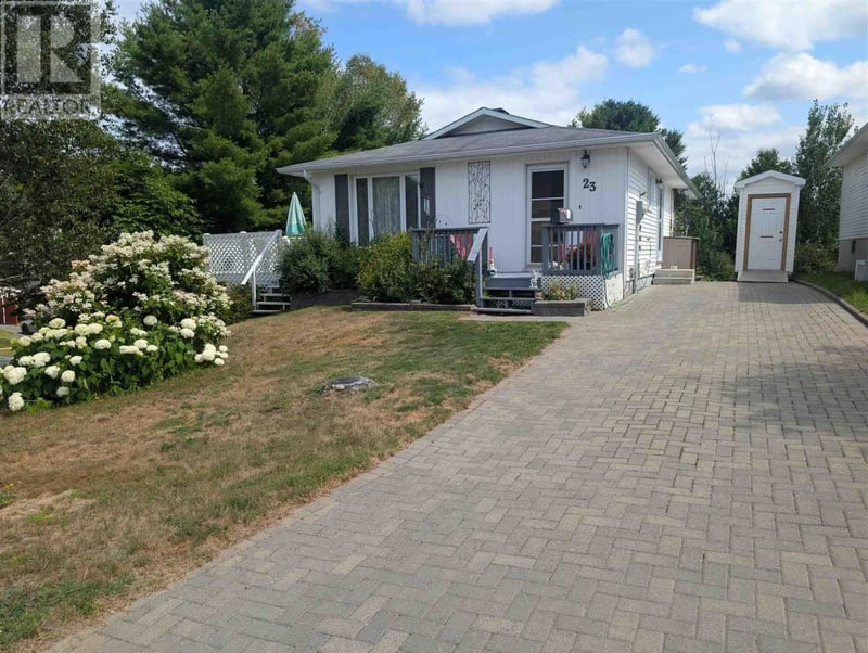 23 LaChance PL, Elliot Lake, Ontario, P5A3B9, Elliot Lake, Ontario — photo 1 of 5