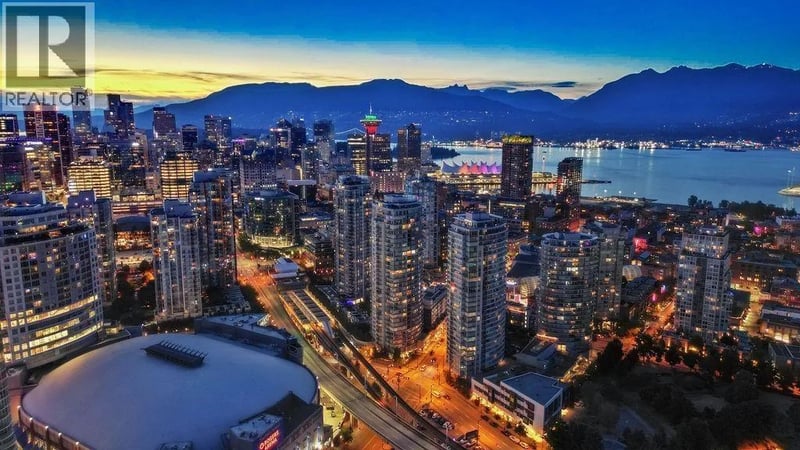 #806 58 KEEFER Place, Vancouver, British Columbia, V6B0B8, Vancouver, British Columbia — photo 1 of 5
