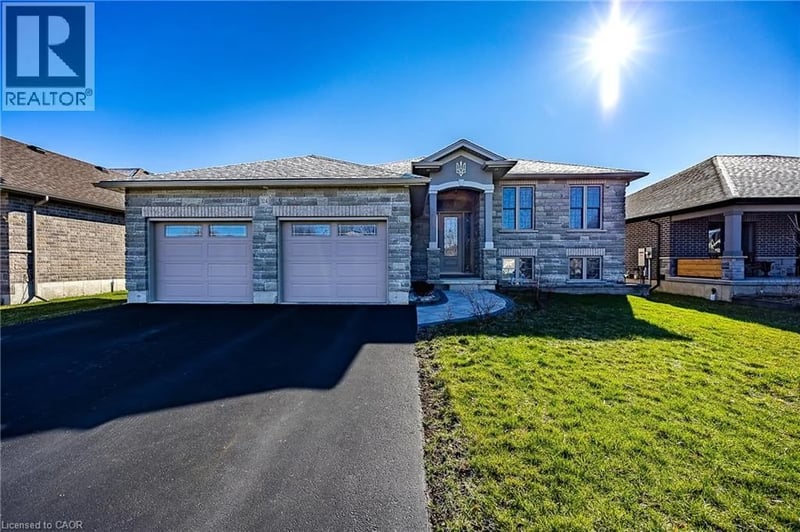 324 COURTLAND Street, Delhi, Ontario, N4B0A8, Delhi, Ontario — photo 1 of 5