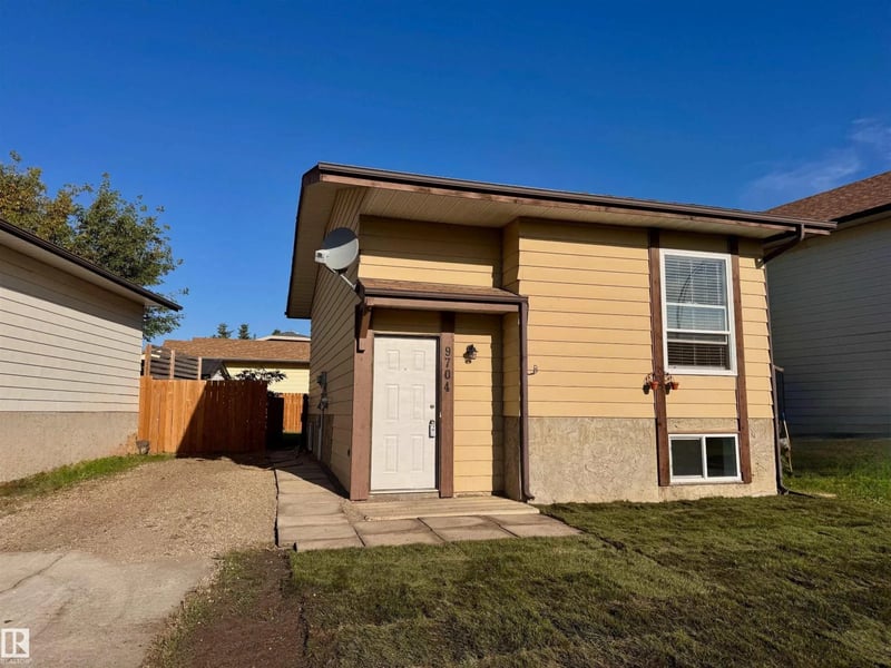 9704 104 ST, Morinville, Alberta, T8R1C8, Morinville, Alberta — photo 1 of 5