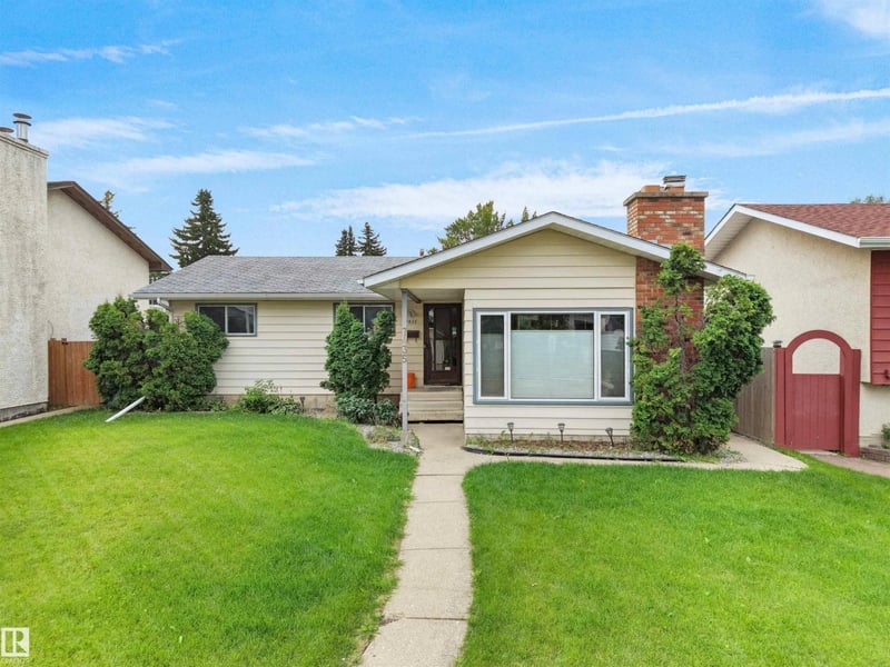 7435 32 AV NW, Edmonton, Alberta, T6K1J9, Edmonton, Alberta — photo 1 of 5