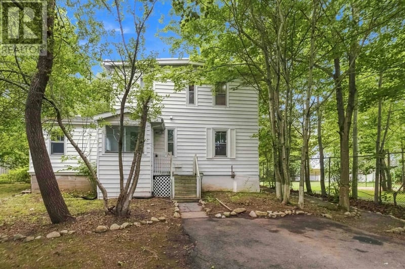 8 Franklyn Street, Dartmouth, Nova Scotia, B2W1B7, Dartmouth, Nova Scotia — photo 1 of 5