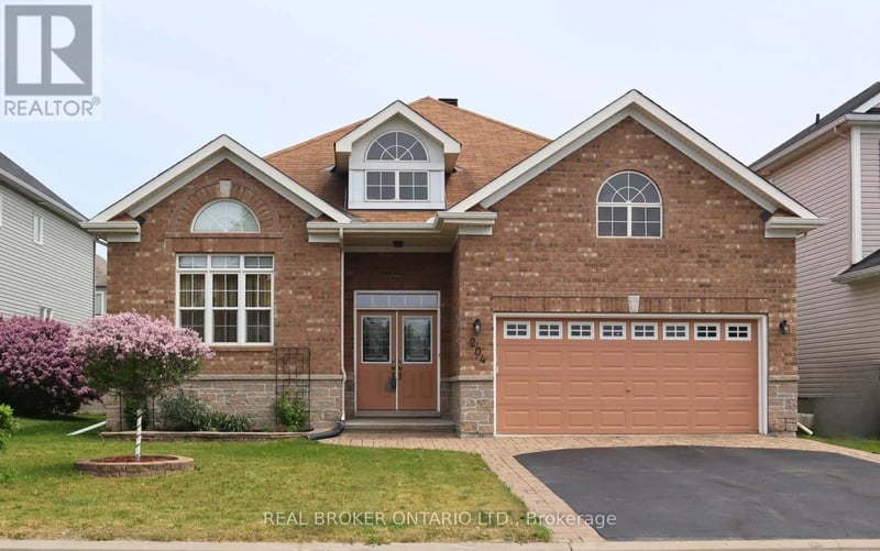 204 Hillpark High Street, Ottawa, Ontario, K1W0B5, Ottawa, Ontario — photo 1 of 5