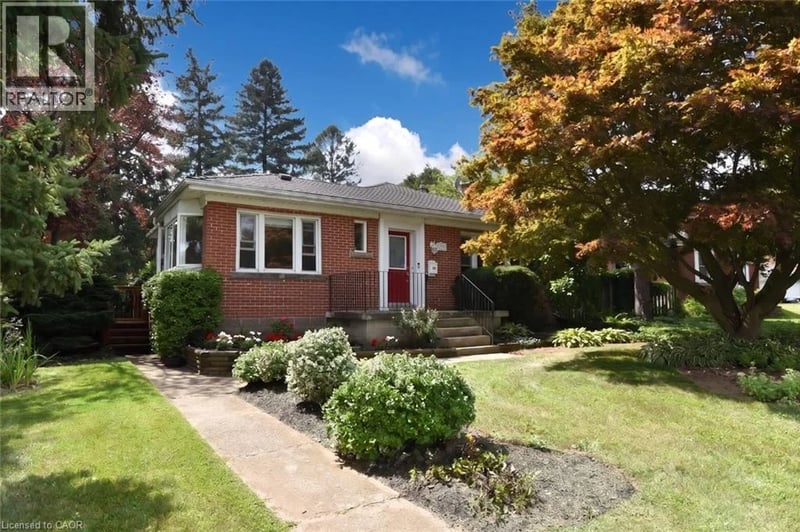 936 BOOTHMAN Avenue, Burlington, Ontario, L7T1P6, Burlington, Ontario — photo 1 of 5