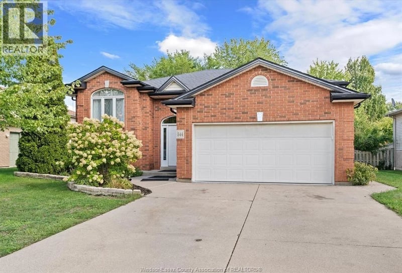 844 COTTAGE GROVE, Kingsville, Ontario, N9Y3X8, Kingsville, Ontario — photo 1 of 5