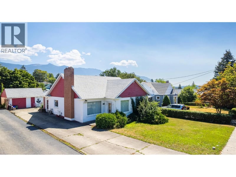 326 10th Avenue North, Creston, British Columbia, V0B1G0, Creston, British Columbia — photo 1 of 5