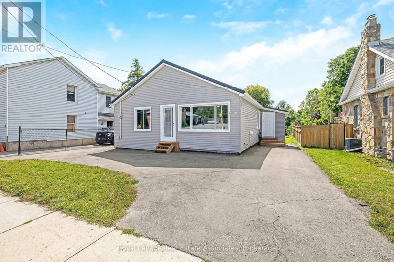 98 Main Street North, Halton Hills (AC Acton), Ontario, L7J1W2, Halton Hills (AC Acton), Ontario — photo 1 of 5