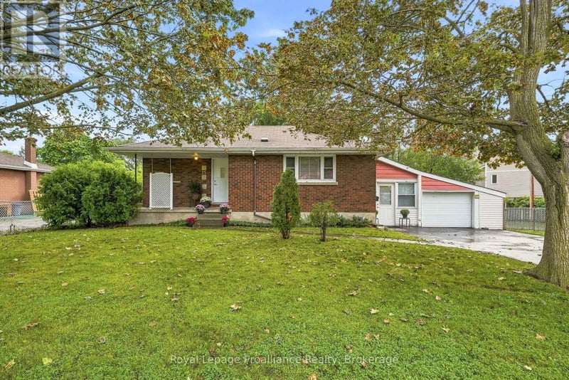 15 Elvins Gardens, Belleville (Belleville Ward), Ontario, K8P2T2, Belleville (Belleville Ward), Ontario — photo 1 of 5