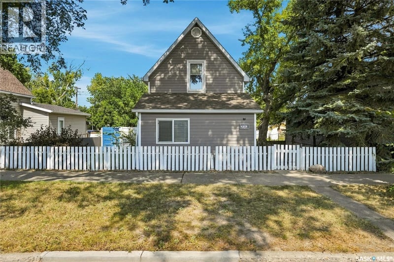 270 Duffield STREET W, Moose Jaw, Saskatchewan, S6H5H4, Moose Jaw, Saskatchewan — photo 1 of 5
