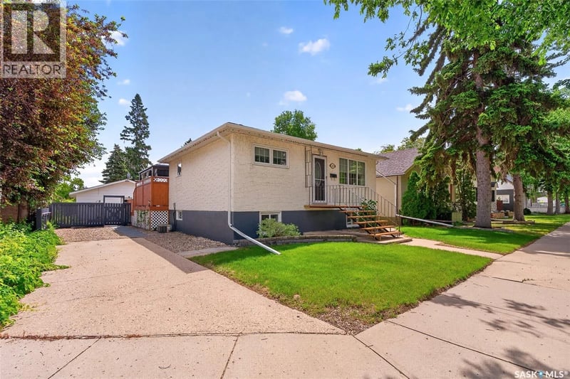 1225 Grafton AVENUE, Moose Jaw, Saskatchewan, S6H3S7, Moose Jaw, Saskatchewan — photo 1 of 5