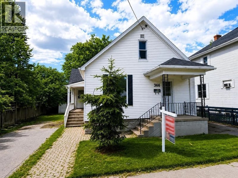366 Cromwell Street, Sarnia, Ontario, N7T3Y8, Sarnia, Ontario — photo 1 of 5