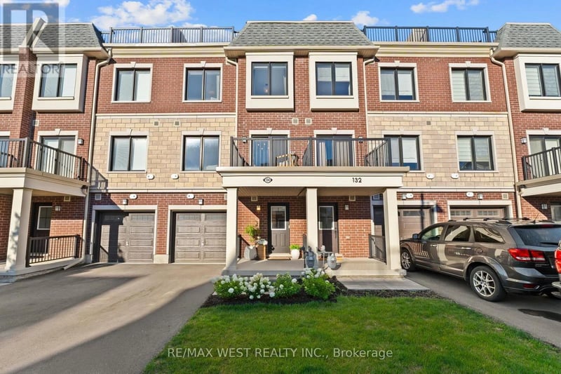 134 Covington Crescent, Whitchurch-Stouffville (Stouffville), Ontario, L4A4W8, Whitchurch-Stouffville (Stouffville), Ontario — photo 1 of 5