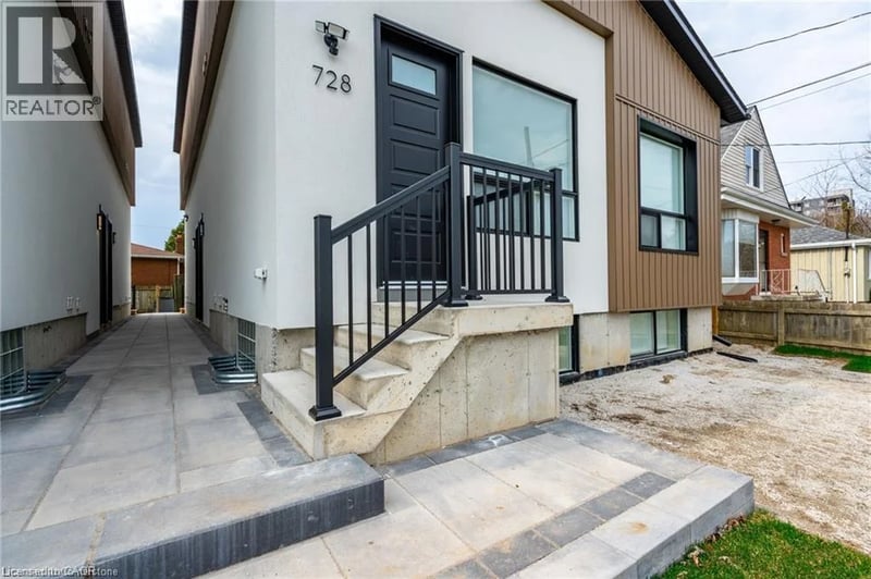 #A 728 ELEVENTH Avenue, Hamilton, Ontario, L8T2K8, Hamilton, Ontario — photo 1 of 5
