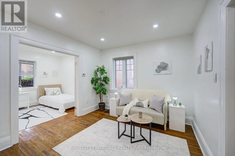 11 Glenora Avenue, Toronto (Oakwood Village), Ontario, M6C3Y2, Toronto (Oakwood Village), Ontario — photo 1 of 5