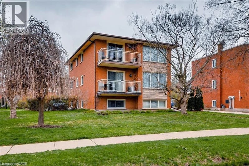 #2 92 CONFEDERATION Drive, Kitchener, Ontario, N2B2X8, Kitchener, Ontario — photo 1 of 5
