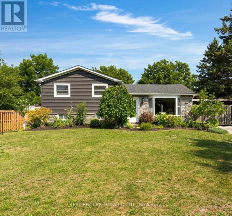 213 Centre Street, Essa (Angus), Ontario, L0M1B0, Essa (Angus), Ontario — photo 1 of 5