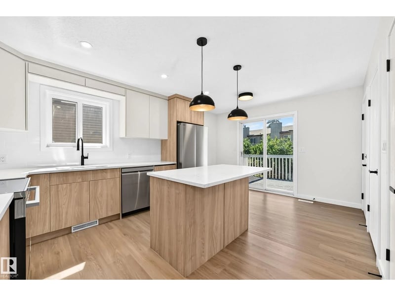 17816 94 ST NW, Edmonton, Alberta, T5Z2G9, Edmonton, Alberta — photo 1 of 5