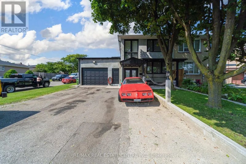 22 Neames Crescent, Toronto (Downsview-Roding-CFB), Ontario, M3L1K9, Toronto (Downsview-Roding-CFB), Ontario — photo 1 of 5