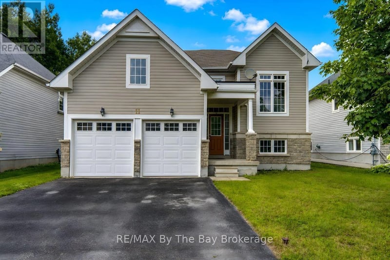 11 Grand Poplar Lane, Wasaga Beach, Ontario, L9Z0C7, Wasaga Beach, Ontario — photo 1 of 5