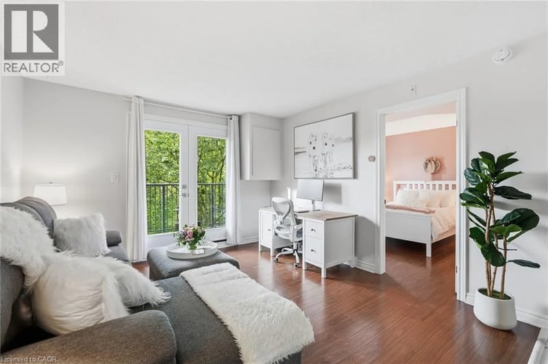 #322 2030 CLEAVER Avenue, Burlington, Ontario, L7M4C3, Burlington, Ontario — photo 1 of 5