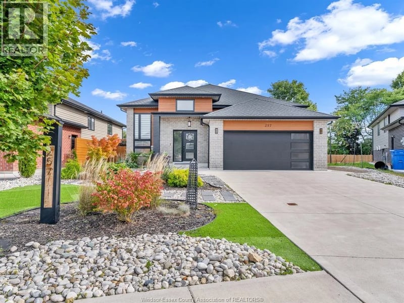 257 ROBINSON Avenue, Essex, Ontario, N8M0A8, Essex, Ontario — photo 1 of 5