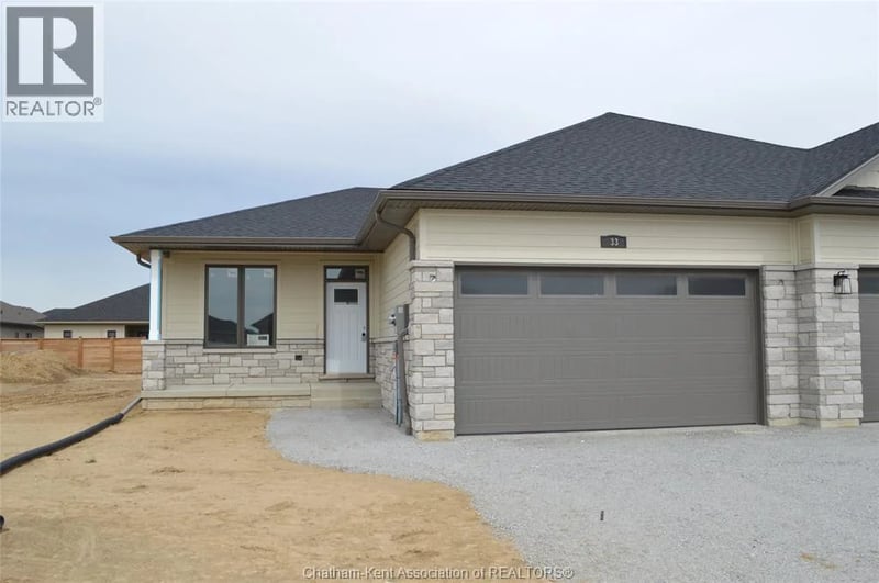 33 Duskridge Road, Chatham, Ontario, N7L0G7, Chatham, Ontario — photo 1 of 5