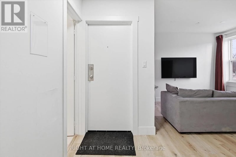 #5 13 Westinghouse Avenue, Hamilton (Gibson), Ontario, L8L6E4, Hamilton (Gibson), Ontario — photo 1 of 5