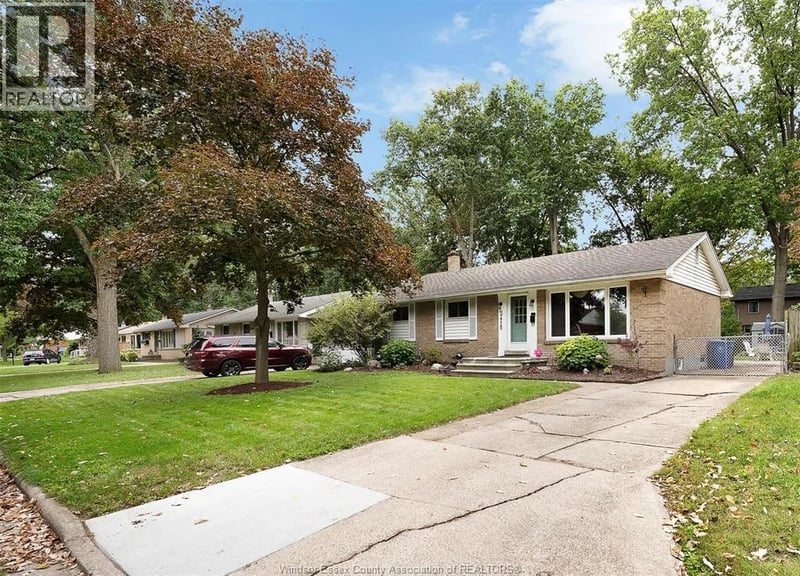 3415 RANDOLPH, Windsor, Ontario, N9E3E9, Windsor, Ontario — photo 1 of 5