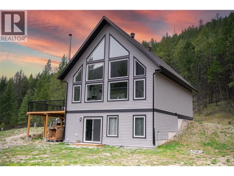 4165 93 Highway, Grasmere, British Columbia, V0B1R0, Grasmere, British Columbia — photo 1 of 5