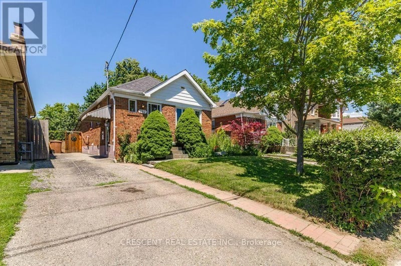 982 Briar Hill Avenue, Toronto (Briar Hill-Belgravia), Ontario, M6B1M3, Toronto (Briar Hill-Belgravia), Ontario — photo 1 of 5