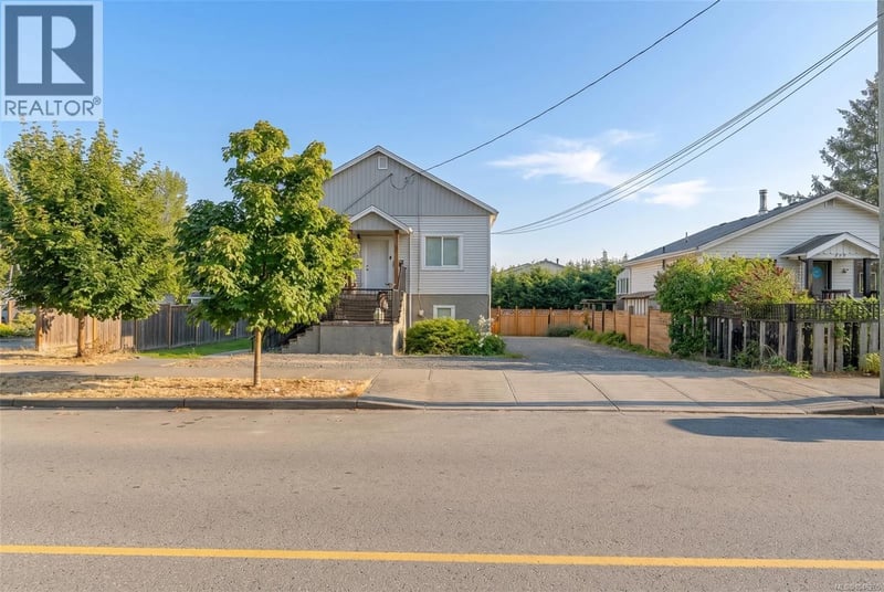 121 Harewood Road, Nanaimo, British Columbia, V9R2Y7, Nanaimo, British Columbia — photo 1 of 5