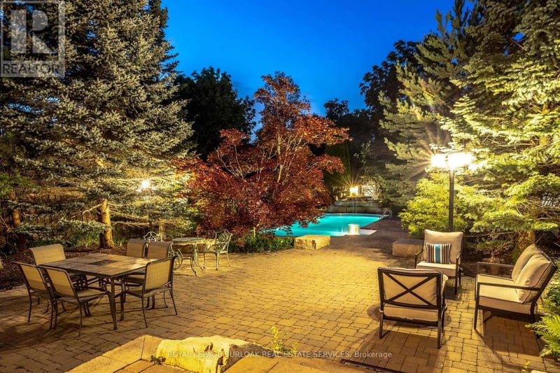 215 Burloak Drive, Oakville (BR Bronte), Ontario, L6L6T6, Oakville (BR Bronte), Ontario — photo 1 of 5