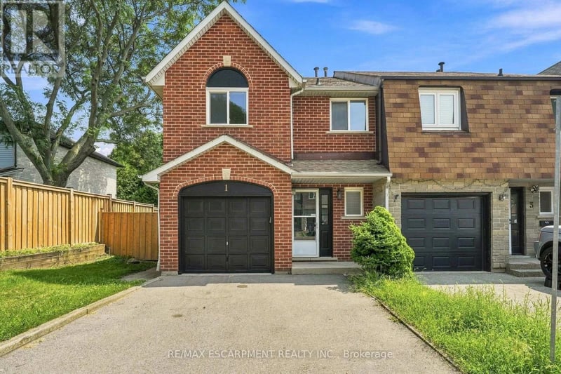1 Perthshire Court, Hamilton (Barnstown), Ontario, L9B2H1, Hamilton (Barnstown), Ontario — photo 1 of 5