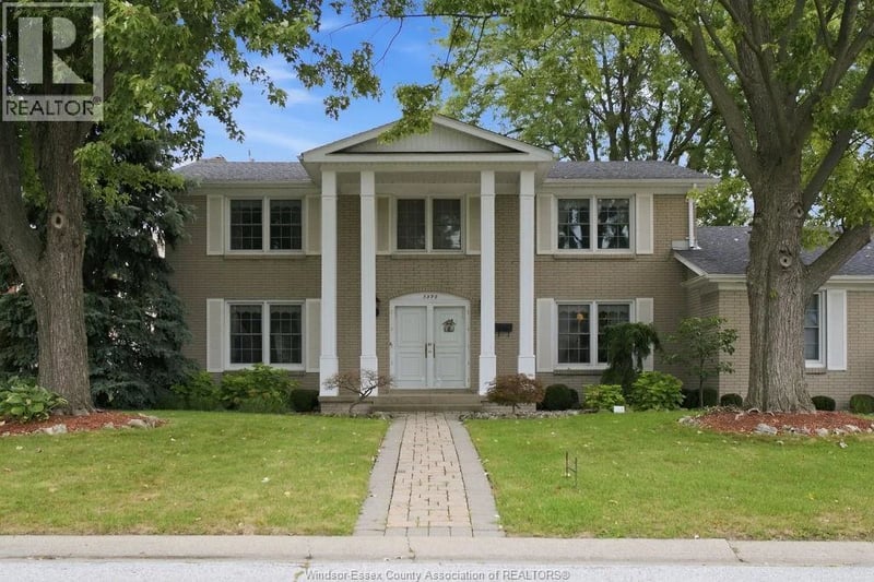 3590 HUNTINGTON Avenue, Windsor, Ontario, N9E3M8, Windsor, Ontario — photo 1 of 5