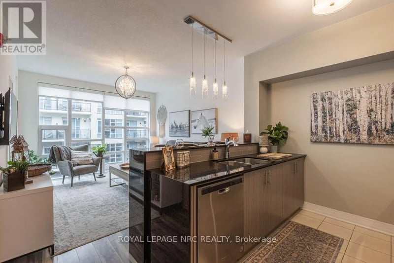 #412 10 Concord Place, Grimsby (Grimsby Beach), Ontario, L3M0G6, Grimsby (Grimsby Beach), Ontario — photo 1 of 5