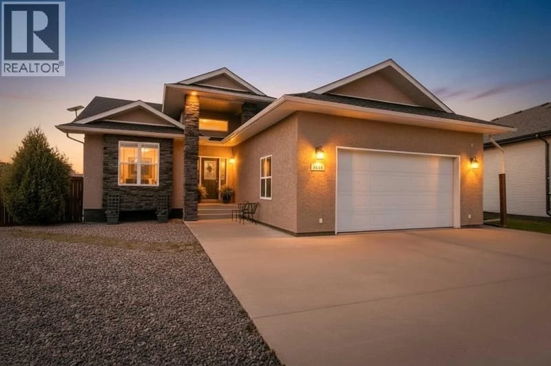 5055 54 Close, Eckville, Alberta, T0M0X0, Eckville, Alberta — photo 1 of 5